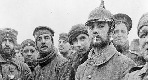 1914年圣诞节休战期间的德国和英国士兵